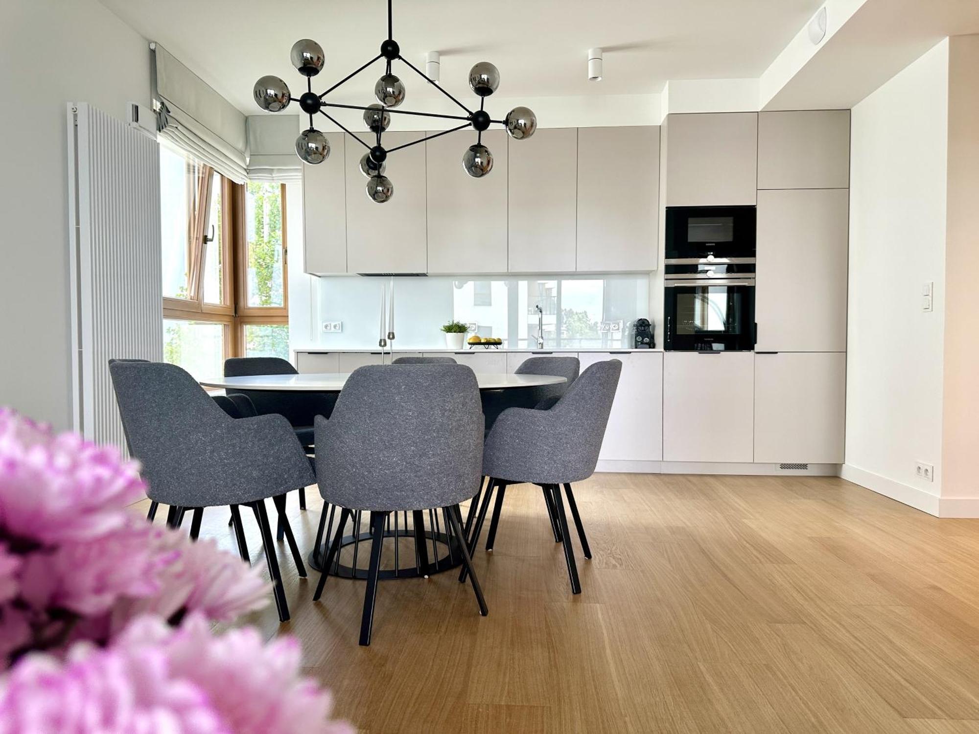 Wola Ludwiki With Parking And Terrace By Renters Prestige Warschau